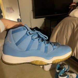 Jordan 11 Retro Pantone